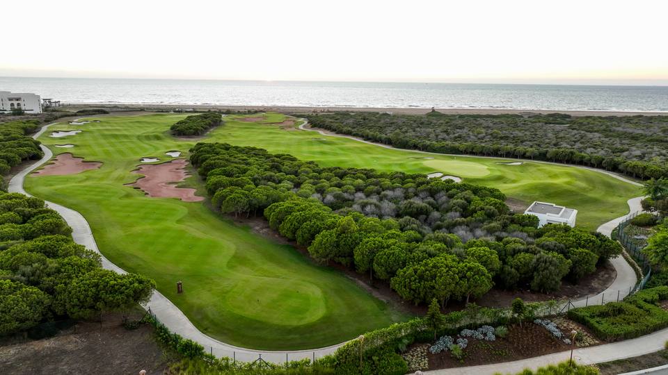 Al Houara Golf Club : vue aérienne des fairways, pins, océan