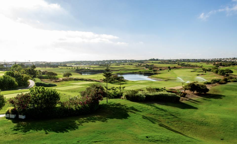 Casa Green Golf Club : panorama du parcours et plan d'eau