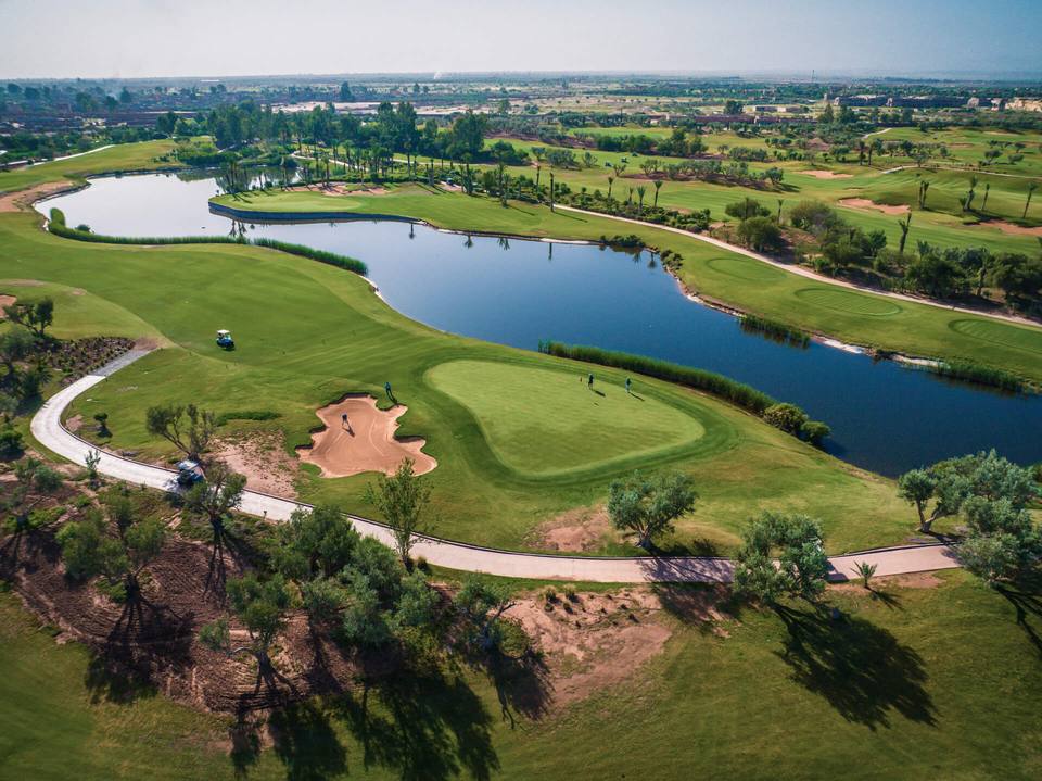 Fairmont Royal Palm Golf & Country Club : vue aérienne d'un green près du lac