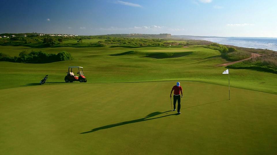 Mazagan Beach & Golf Resort : green et drapeau face à l'océan