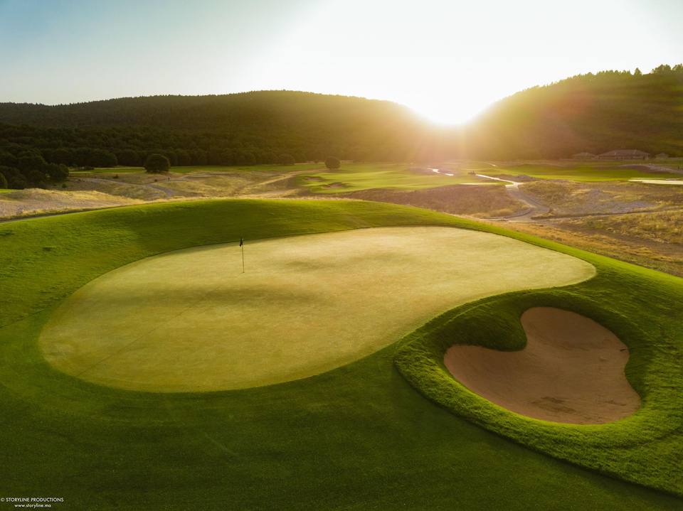 Michlifen Golf & Country Club : green et bunker au soleil couchant