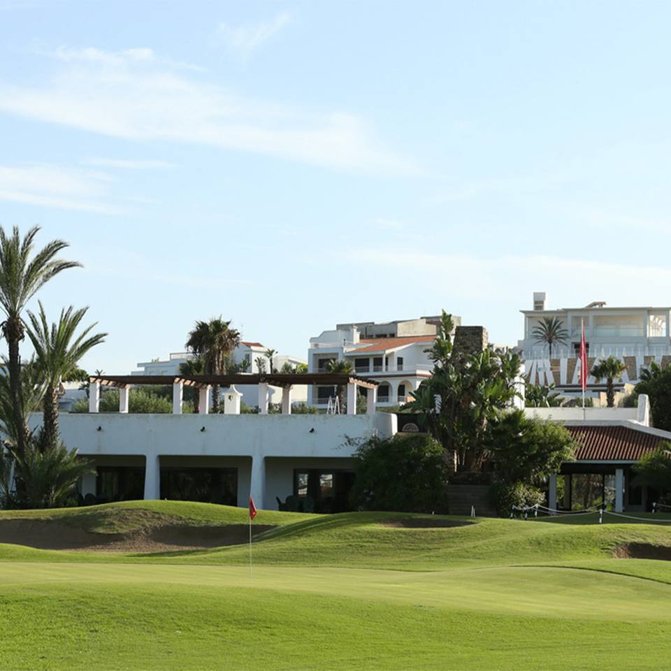 Royal Golf Cabo Negro : club-house vu depuis le green