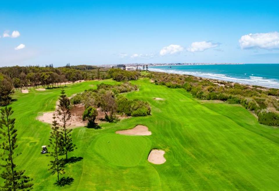 Royal Golf El Jadida : vue aérienne : fairway, bunkers, océan