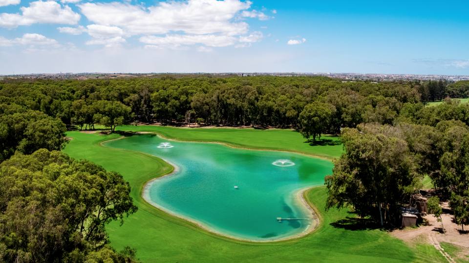 Royal Golf El Jadida : vue aérienne d'un lac à jets d'eau