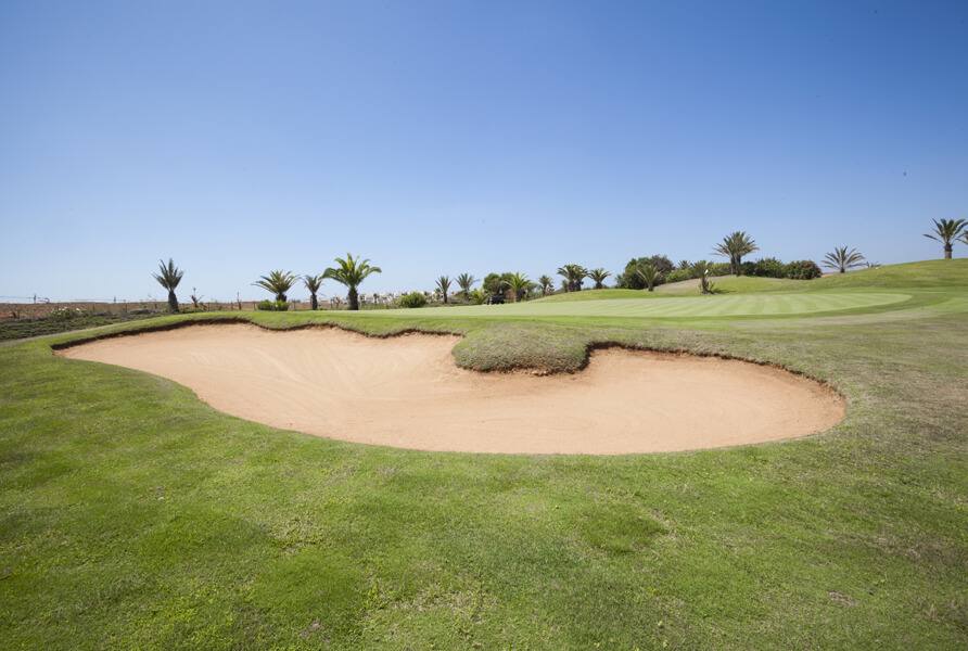 The Montgomerie Rabat : grand bunker devant le green